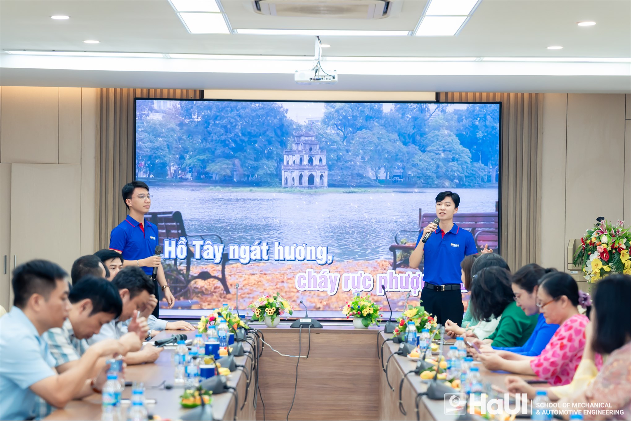 Rạng rỡ và ấm áp chương trình kỷ niệm ngày phụ nữ Việt Nam 20/10 tại Trường Cơ khí – Ô tô