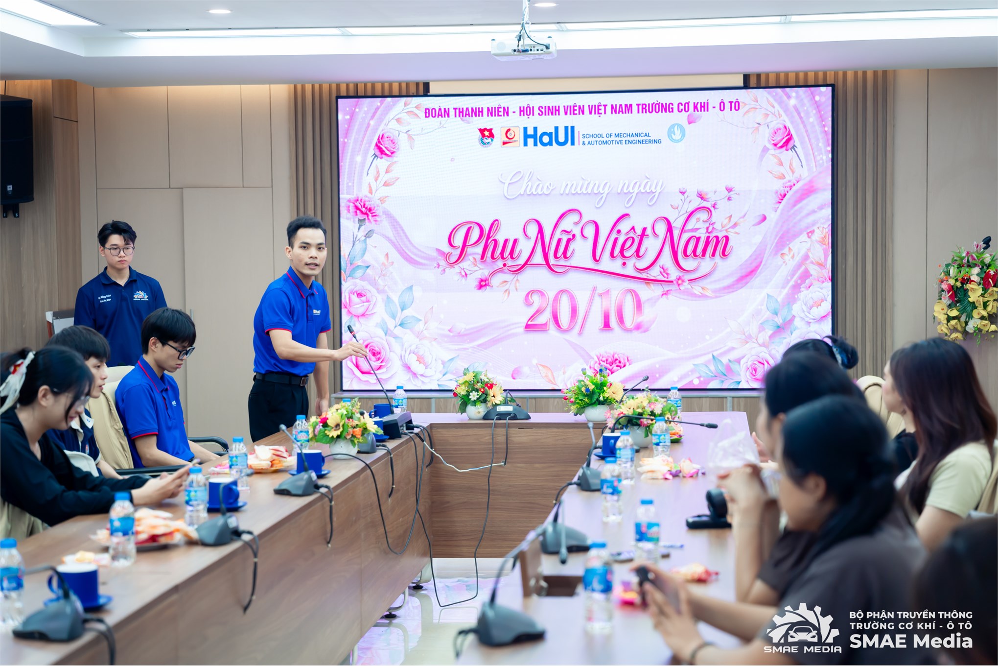 Rạng rỡ và ấm áp chương trình kỷ niệm ngày phụ nữ Việt Nam 20/10 tại Trường Cơ khí – Ô tô