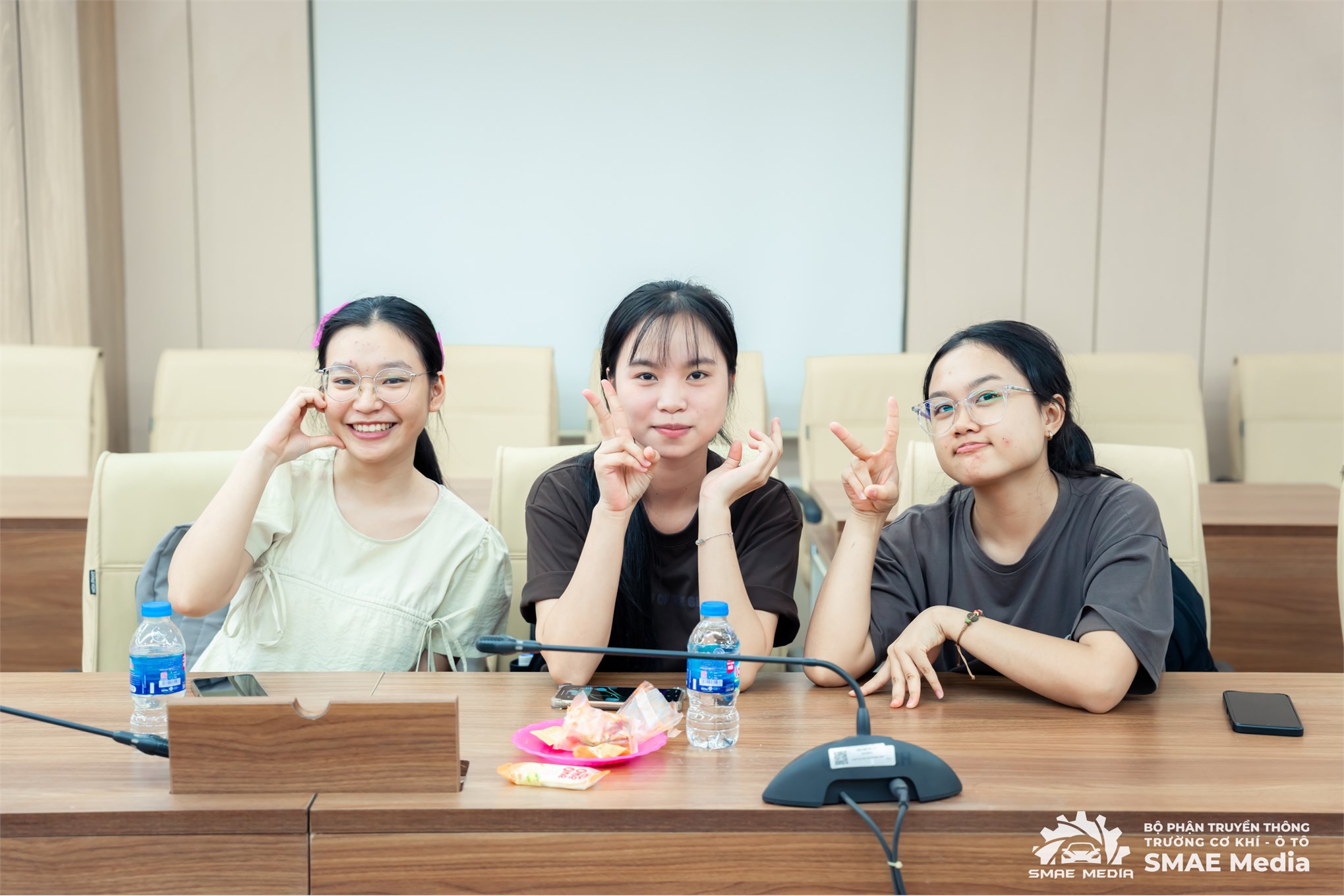 Rạng rỡ và ấm áp chương trình kỷ niệm ngày phụ nữ Việt Nam 20/10 tại Trường Cơ khí – Ô tô
