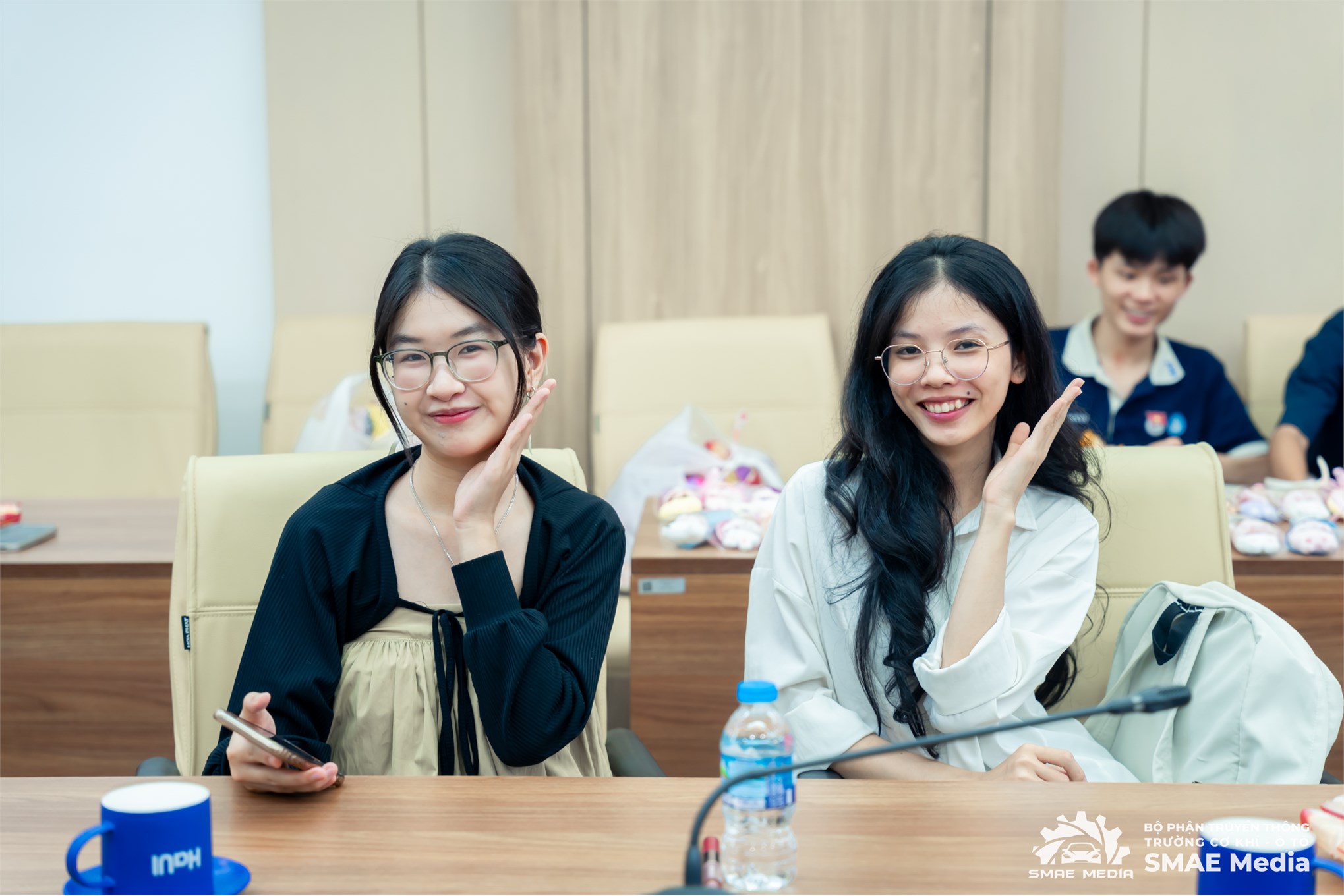 Rạng rỡ và ấm áp chương trình kỷ niệm ngày phụ nữ Việt Nam 20/10 tại Trường Cơ khí – Ô tô